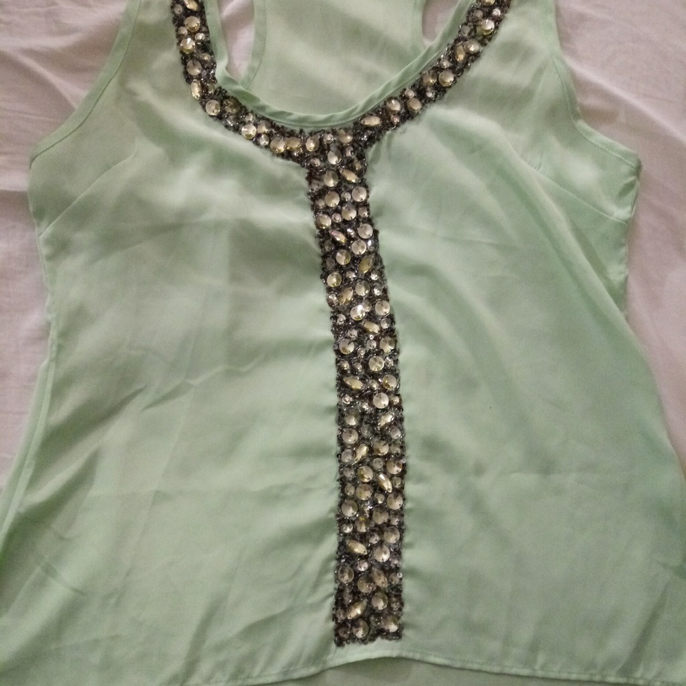 Sleeveless shirt